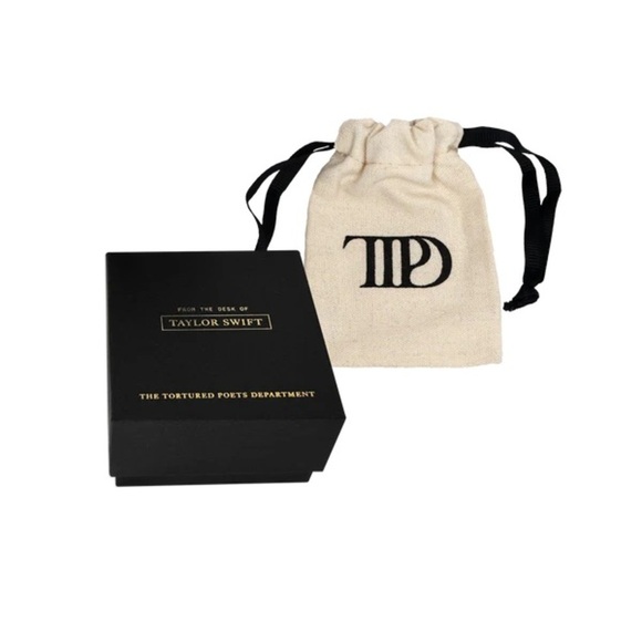 NIB Taylor Swift Tortured Poets Department Member Signet Ring Sold Out Online - Picture 7 of 9